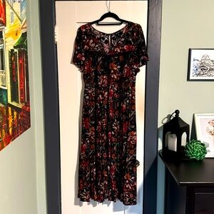 Gorgeous floral midi dress with pockets. Torrid size 0.